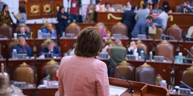 Por ser la coordinadora de la mayoría en el Congreso de la Ciudad de México, la diputada Martha Ávila es quien carga más responsabilidad del papel tan lamentable que ha hecho ese órgano legislativo de 2019 a la fecha.