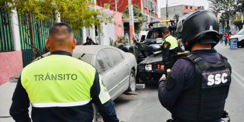 Los automóviles abandonados o estacionados en vía pública que se encuentran descompuestos son un riesgo para vecinos y transeúntes, además de que constituyen focos de infección, inseguridad, vandalismo y obstruyen la vía pública.