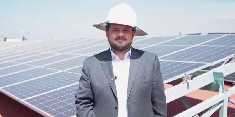 El presidente de Morena en la CDMX, Sebastián Ramírez, informa que se contará con la Central Eléctrica Fotovoltaica más grande del mundo en el corazón de una ciudad. Son 500 mil metros cuadrados de paneles solares para abastecer diariamente de energía a 440 mil usuarios.