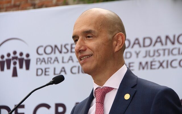 Salvador Guerero Chiprés, presidente del Consejo Ciudadano para la Seguridad y la Justicia de la CDMX –instancia vínculo entre el ciudadano y las autoridades capitalinas–, alertó que cuando alguien esté siendo víctima de los “montachoques” debe denunciarlo como un “intento de extorsión” “un fraude” y no como un incidente de tránsito.