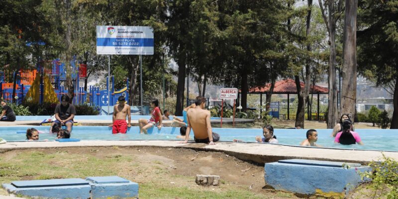 Durante los primeros 3 días de esta Semana Santa, los parques acuáticos de Álvaro Obregón registraron una gran afluencia de visitantes que ronda casi los 3 mil, quienes han podido disfrutar sin contratiempos y de manera segura los atractivos de dichos espacios.