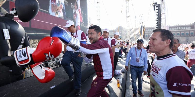 En su primer evento masivo como jefe de Gobierno de la Ciudad de México, Martí Batres destacó que la Clase Masiva de Box 2023 rompió el récord de asistencia al reunir aproximadamente a treinta mil personas en el Zócalo capitalino.