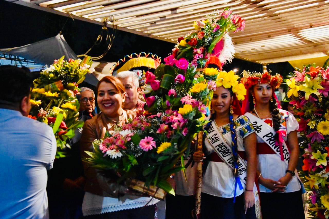 San Pedro Tláhuac es el corazón de nuestra Alcaldía y tiene una riqueza cultural e histórica maravillosa, muestra de ellos son las tradiciones que nos dan una identidad única, señaló la alcaldesa Berenice Hernández Calderón, en el marco de la festividad en honor al Santo Patrono de dicha comunidad.