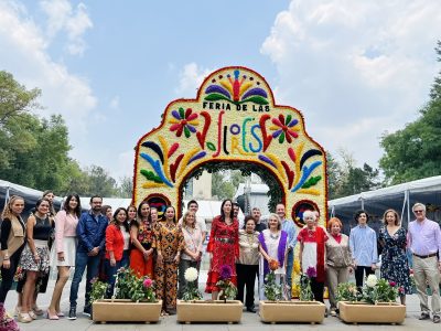 “Queremos que la feria sea un Canto a la Vida.”, porque así son nuestras fiestas: alegres, vivas, vistosas, con música, comida y baile. Y queremos que esta tradición se conserve, se consolide y se extienda”, subrayó.