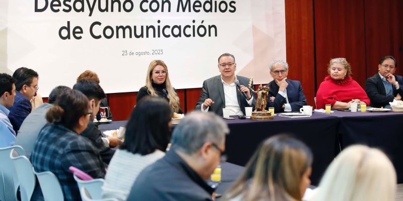 En lo que fue leído como una alianza con Ricardo Monreal, quien es muy probable sea el candidato de Morena a la Jefatura de Gobierno, el senador Gabriel García Hernández hizo pública su aspiración de convertirse en el abanderado de su partido para la Alcaldía de Iztapalapa.