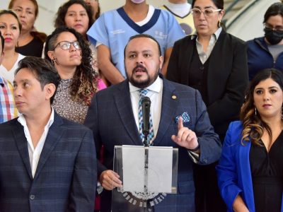 Diputados de oposición exigieron a la Contraloría General de la Ciudad de México, así como al Instituto Electoral capitalino que investiguen al secretario de Obras y Servicios, Jesús Antonio Esteva, por su presunta participación en la pinta de bardas para promover a Claudia Sheinbaum, corcholata presidencial de Morena. FOTO: Archivo PAN Congreso CDMX