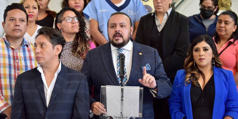 Diputados de oposición exigieron a la Contraloría General de la Ciudad de México, así como al Instituto Electoral capitalino que investiguen al secretario de Obras y Servicios, Jesús Antonio Esteva, por su presunta participación en la pinta de bardas para promover a Claudia Sheinbaum, corcholata presidencial de Morena. FOTO: Archivo PAN Congreso CDMX