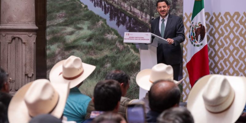 El jefe de Gobierno Martí Batres celebró, la publicación en la Gaceta Oficial acerca de la Reforma Constitucional para Proteger el Suelo de Conservación en la CDMX y que establece la garantía presupuestal para la protección de los bosques en la capital del país.