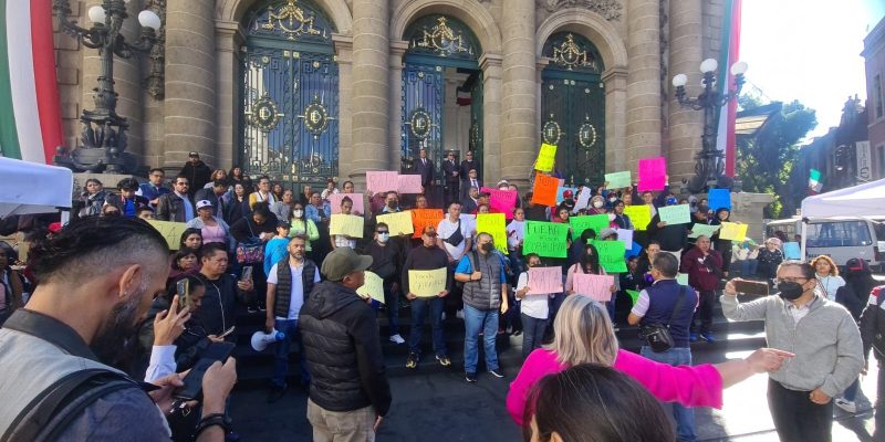 Este jueves, un grupo de manifestantes protestó afuera del recinto de Donceles y Allende, cuyo acceso bloqueó por espacio de una hora, con gritos al unísono de “¡Fuera Godoy!, ¡fuera Godoy!”. FOTO: PAN Congreso CDMX