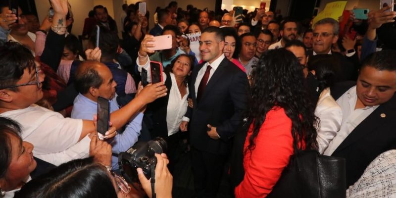 Como Miguel Ángel Mancera y Enrique Peña en 2012, hoy Omar García Harfuch es el ‘rockstar’ del momento en la política en la Ciudad de México. FOTO: Especial