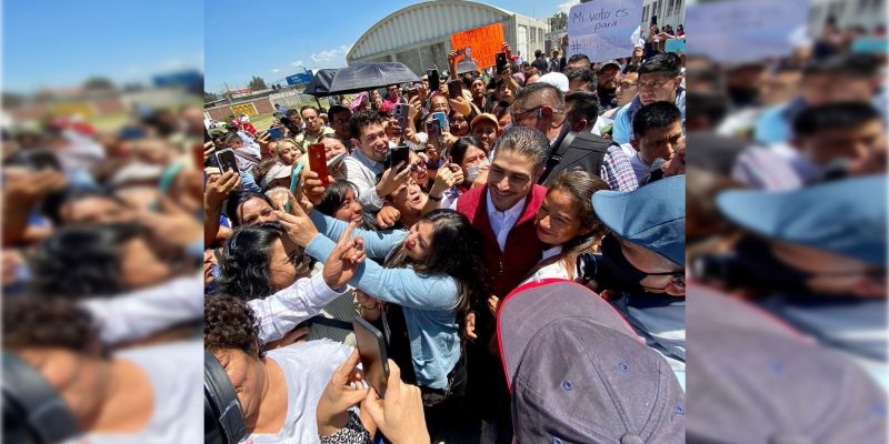 El ex Secretario de Seguridad Ciudadana de la Ciudad de México, Omar García Harfuch, dio el banderazo inicial a la contienda interna por la Coordinación de Defensa de la Transformación en la Ciudad de México, en el emblemático pueblo originario de San Pedro Tláhuac, en la alcaldía del mismo nombre, la mañana de este jueves. FOTO: Especial