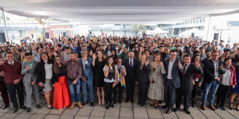 Martí Batres, jefe de Gobierno, encabezó la ceremonia de inicio del Ciclo Escolar 2023-II de la Universidad Rosario Castellanos (URC), en el Campus Gustavo A. Madero, donde ante la comunidad estudiantil y docente, señaló que esta institución académica, se consolida como un modelo educativo de calidad.