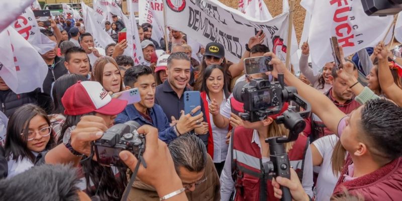 El aspirante de Morena a la candidatura para la Jefatura de Gobierno Omar García Harfuch se comprometió a que dará continuidad a la reconstrucción del tejido social y los programas que permitan mejorar la calidad de vida de las personas. FOTO: Campaña Harfuch