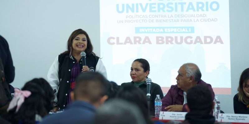 Clara Brugada, aspirante a la candidatura de Morena para la jefatura de Gobierno participó este martes en un foro universitario en la UAM Azcapotzalco, donde compartió la experiencia de gobierno al frente de la Alcaldía Iztapalapa, con políticas públicas de combate a las desigualdades. FOTO: Campaña Brugada