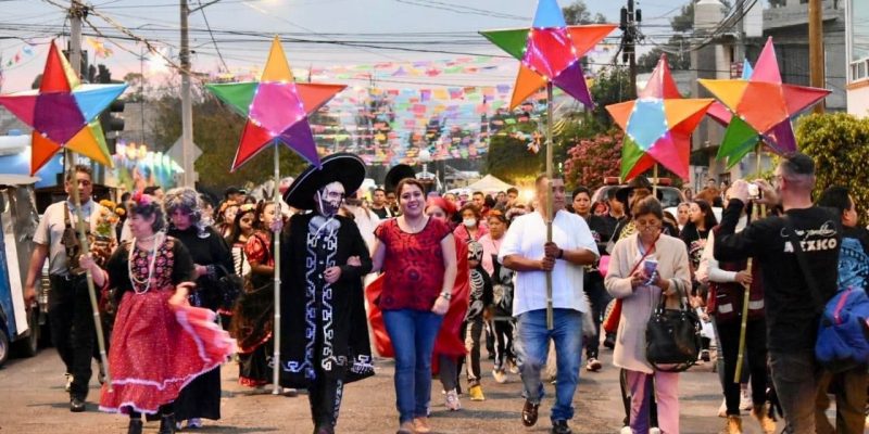 La alumbrada de Mixquic, la cual se ha convertido en un evento mundialmente conocido y al que asisten turistas de todas las nacionalidades, reportó de igual forma saldo blanco. FOTO: Alcaldía Tláhuac.