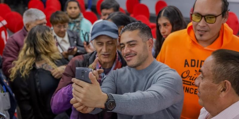 “Es necesario robustecer el marco jurídico para dar certidumbre y garantías para la seguridad de comerciantes y compradores, y dotar de protección a las madres de familia que desarrollan su actividad en el espacio público”, expresó García Harfuch, ex jefe de la policía capitalina. FOTO: Campaña Harfuch