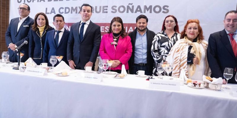 Durante el foro “Utopía del Desarrollo Económico: La CDMX que Soñamos”, organizado por el Consejo Consultivo Empresarial, Clara Brugada Molina, precandidata única de Morena, PT y PVEM a la Jefatura de Gobierno de la Ciudad de México, llamó a romper los mitos de que el proyecto de Morena es ajeno al desarrollo económico. FOTO: Campaña Brugada