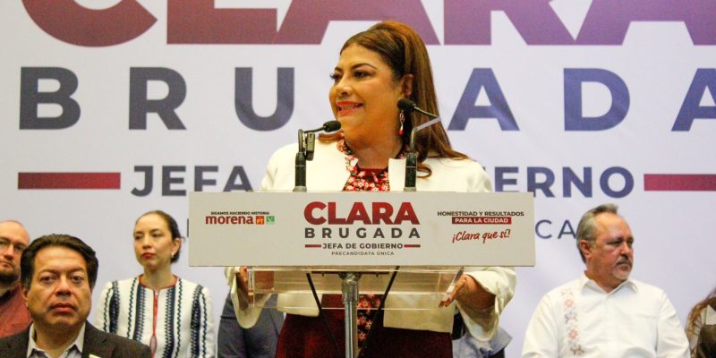 La precandidata única de Morena para la Jefatura de Gobierno Clara Brugada aseveró que en 2024, los habitantes de la Ciudad de México elegirán entre dos opciones: la corrupción que representa el “cártel inmobiliario” o la “honestidad que significa la Cuarta Transformación”. FOTO: Campaña Brugada