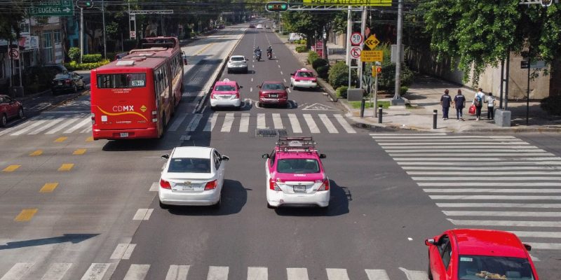 El gobierno de la Ciudad de México dio a conocer las tarifas que deberán pagar los propietarios de vehículos en la capital del país a partir del 1 de enero, respecto a la licencia de conducir, refrendo y tenencia de auto. FOTO: Secretaría de Movilidad