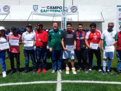 Además se continuará e impulsará con un mayor numero de elementos ciudadanos y de la policía auxiliar, mejorar la movilidad en las zonas escolares, promoviendo rutas seguras para los alumnos y padres de familia. FOTOS: Especial