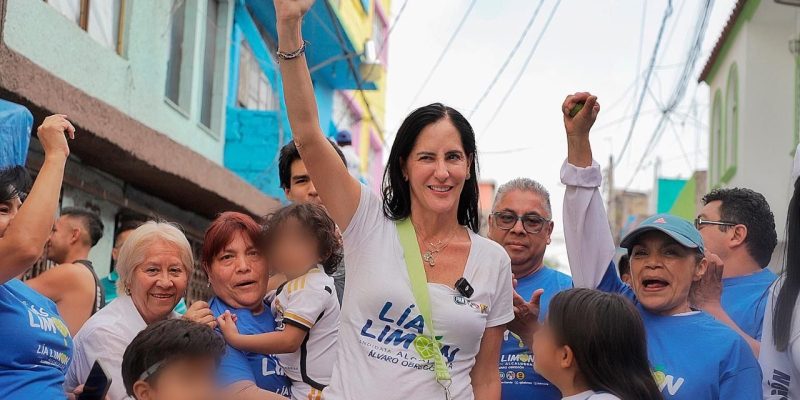 Lía Limón, candidata de la alianza “Va x la CDMX”, conformada por el PAN, PRI y PRD, sentenció que Morena sabe que va a perder la elección por lo que “ni sacando a la calle a servidores públicos, ni retirando la propaganda de la oposición” va a conseguir revertir la tendencia actual hacia el éxito. FOTO: Especial