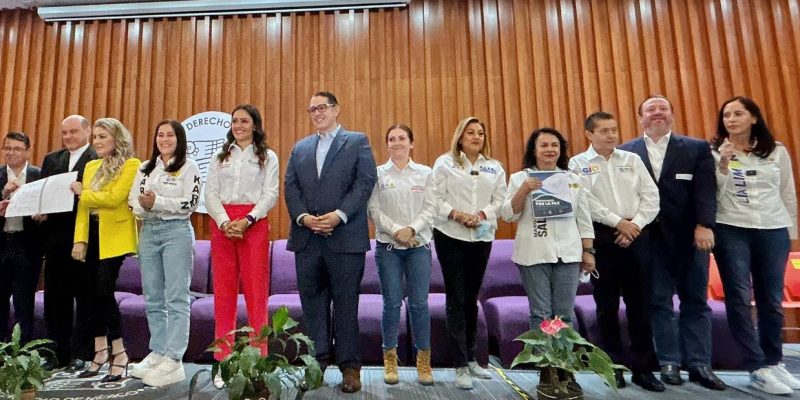 Los candidatos a alcaldes en la Ciudad de México por el PAN, PRI Y PRD firmaron este martes el Compromiso por la Paz: Estrategias de política Publicas por la Paz en la capital del país. FOTO: Especial