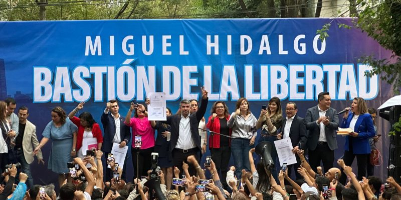 Tras ganar las elecciones del 2 de junio, Mauricio Tabe recibió este jueves por parte del Instituto Electoral de la Ciudad de México su constancia de mayoría que lo acredita como alcalde electo de Miguel Hidalgo para el periodo 2024-2027. FOTO: Especial