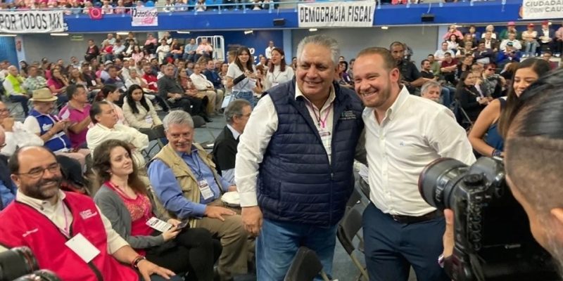 Después de un mes sin actividad pública, el ex candidato a la Jefatura de Gobierno de la CDMX, Santiago Taboada, reapareció este fin de semana en lo que llamaron Encuentro Nacional Ciudadano con las organizaciones que conforman la llamada Marea Rosa, que apoyaron la campaña del panista. FOTO: Especial