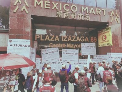 El Jefe de Gobierno, Martí Batres Guadarrama, informó que el edificio de Izazaga 89, donde se comercializaban diversos productos, fue clausurado el pasado 11 de julio por violaciones a la Ley de Desarrollo Urbano. FOTO: Especial