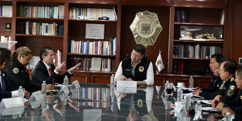 El alcalde Giovani Gutiérrez Aguilar se reunió con el secretario de Seguridad Ciudadana, Pablo Vázquez Camacho para integrar mejores estrategias en materia de seguridad y recuperación de espacios públicos. FOTO: Especial