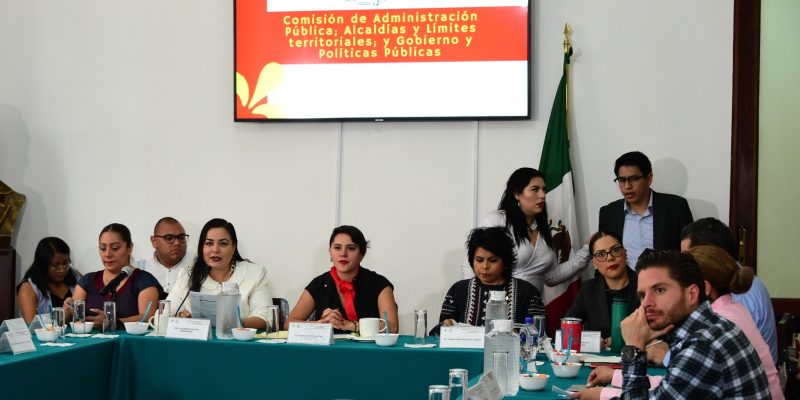 La legisladora Daniela Gicela Álvarez Camacho (PAN) preguntó por las acciones implementadas para solventar las observaciones no atendidas por la Auditoría Superior de la Federación, los mecanismos implementados para garantizar principios de legalidad, transparencia y eficiencia en futuras contrataciones y obras públicas, así como el estatus del proyecto Utopía.