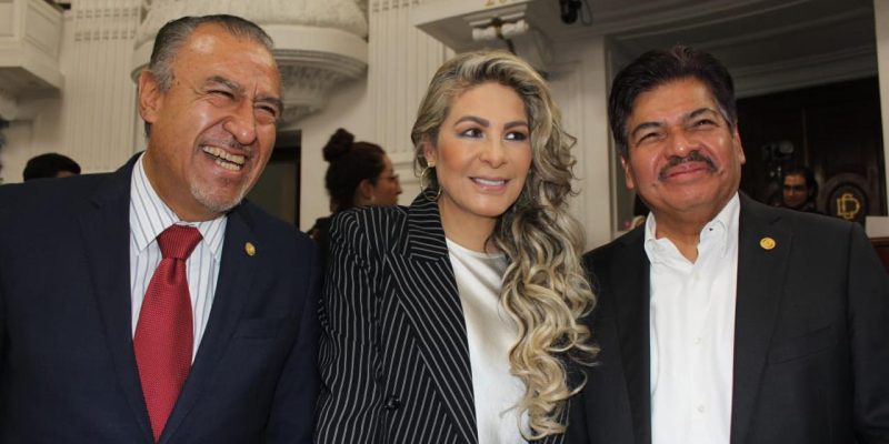 ¿De qué habrán hablado durante su encuentro en el Congreso de la Ciudad de México Nora Arias, Francisco Chíguil y Pablo Trejo, previo a la comparecencia del alcalde de Gustavo A. Madero, Janecarlo Lozano? Muy interesante reunión en plenas curules. FOTO: Especial