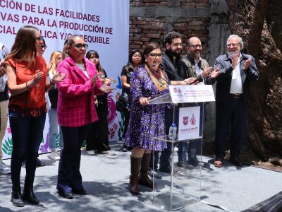 La jefa de Gobierno calificó como un gran logro el “Acuerdo de Facilidades Administrativas para la Producción de Vivienda Social Pública y/o Asequible”, porque “rompe los muros burocráticos”. FOTO: Especial