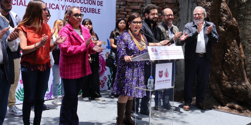 La jefa de Gobierno calificó como un gran logro el “Acuerdo de Facilidades Administrativas para la Producción de Vivienda Social Pública y/o Asequible”, porque “rompe los muros burocráticos”. FOTO: Especial