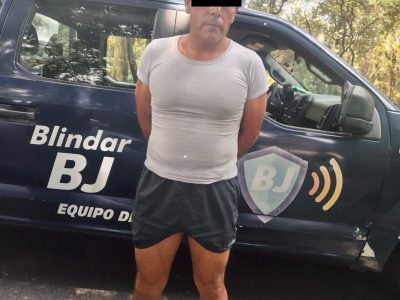 La Dirección de Seguridad Ciudadana y Prevención del Delito de la Alcaldía Benito Juárez, elementos de BlindarBJ 360• en coordinación con la Secretaría de Seguridad Ciudadana de la CDMX, vecinos y usuarias del Parque Arboledas, logró la detención de un individuo señalado por hostigar sexualmente y amenazar a mujeres y usuarios de la zona. FOTO: Alcaldía BJ