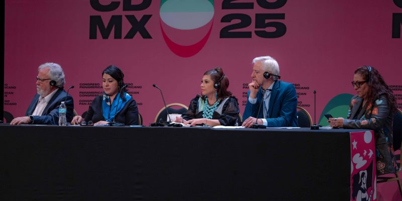 Desde el Teatro de la Ciudad de México “Esperanza Iris”, la mandataria capitalina, expresó que las acciones y proyectos deben de salir del conversatorio existente del Congreso, pues solo así se construirá una red de unidad entre naciones. FOTO: Especial