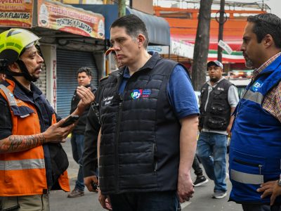 Alcalde Luis Mendoza atiende flamazo por acumulación de gas en colonia Portales