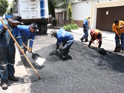 Bajo la instrucción del alcalde Luis Mendoza, la alcaldía Benito Juárez bacheó más de 48 mil metros cuadrados de carpeta asfáltica que se traducen en más de 6 mil 900 baches tapados y se continúa avanzando en su objetivo de erradicar los baches en la demarcación. FOTO: Especial