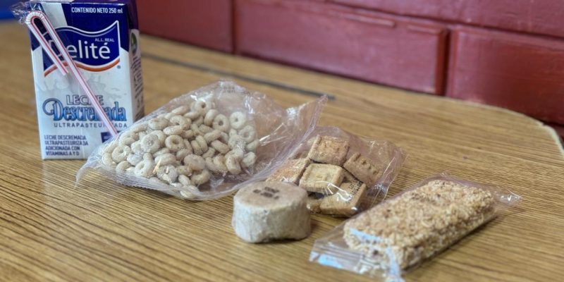 A diferencia de años anteriores, que se proporcionaba el alimento en la cuarta semana del año lectivo, en esta ocasión inicia en la semana dos del presente ciclo escolar; también, por primera vez, a cada ración alimenticia, en la modalidad fría, se le incorporará verdura deshidratada un día a la semana, a fin de enriquecer su valor nutricional. FOTO: Especial