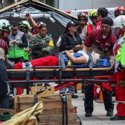 La jefa de Gobierno de la Ciudad de México, Clara Brugada Molina, encabezó la presentación del informe del Segundo Simulacro Nacional 2025, mismo que se realizó con éxito en toda la capital del país, pues contó con la participación de 8.1 millones de ciudadanos y 25 mil 354 inmuebles registrados, lo que representa cifras históricas en este tipo de ejercicios preventivos. FOTO: Especial