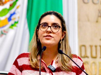 La diputada Cecilia Vadillo, de Morena, o no sabe contar, o ya imitó las malas prácticas políticas de su aliado político, el Diputado 777, Víctor Romo, con quien se sale a patrullar las calles de la Miguel Hidalgo. FOTO: Especial