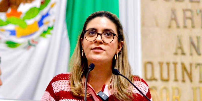 La diputada Cecilia Vadillo, de Morena, o no sabe contar, o ya imitó las malas prácticas políticas de su aliado político, el Diputado 777, Víctor Romo, con quien se sale a patrullar las calles de la Miguel Hidalgo. FOTO: Especial