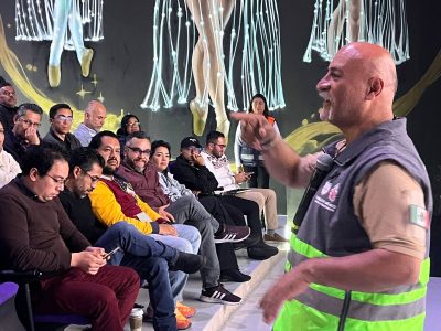 El día de hoy se llevó a cabo la primera capacitación a la estructura de la alcaldía con el “Sistema de Comando de Incidentes (SCI)” impartido por José Vázquez de la Secretaría de Gestión Integral de Riesgos y Protección Civil la Ciudad de México. FOTOS: Especial