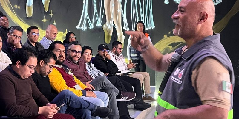 El día de hoy se llevó a cabo la primera capacitación a la estructura de la alcaldía con el “Sistema de Comando de Incidentes (SCI)” impartido por José Vázquez de la Secretaría de Gestión Integral de Riesgos y Protección Civil la Ciudad de México. FOTOS: Especial