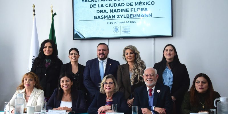 La diputada Nora Arias Contreras preguntó sobre la periodicidad en la aplicación de la vacuna del papiloma humano a menores de edad; las cifras de reconstrucciones mamarias y en qué hospitales se realizan, las acciones de detección de cáncer de ovario y dónde se aplican; y ampliar la información de la voluntad anticipada.