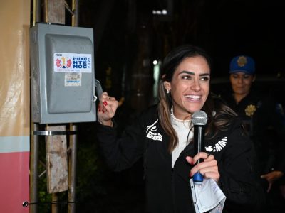 En la colonia Condesa, la alcaldesa Alessandra Rojo de la Vega encabezó el encendido simbólico y la entrega de 467 luminarias, que permitirán iluminar 9.87 kilómetros de vialidades y áreas comunes. FOTO: Especial