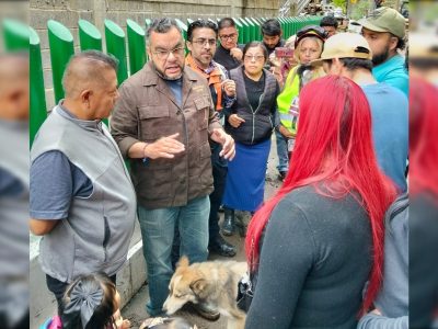 Encabezado por el alcalde Fernando Mercado, se realizan trabajos para el retiro de escombros tras deslizamiento de tierra en la ladera de la Col. Ixtlahualtongo. FOTOS: Especial