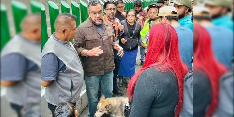 Encabezado por el alcalde Fernando Mercado, se realizan trabajos para el retiro de escombros tras deslizamiento de tierra en la ladera de la Col. Ixtlahualtongo. FOTOS: Especial