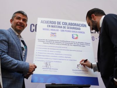 El alcalde de Miguel Hidalgo, Mauricio Tabe, y el presidente municipal de San Pedro Garza García, Nuevo León, Mauricio Farah Giacoman firmaron un Acuerdo de Colaboración para intercambiar experiencias exitosas en seguridad y en modelos de gestión que han dado buenos resultados. FOTOS: Especial