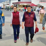La presidenta de México, Claudia Sheinbaum Pardo; y el gobernador de Hidalgo, Julio Menchaca Salazar; encabezaron una gira de trabajo por los municipios de Huehuetla y Tianguistengo, con el objetivo de dialogar con la gente, supervisar las acciones de apoyo y fortalecer la coordinación interinstitucional para atender esta emergencia. FOTO: Especial